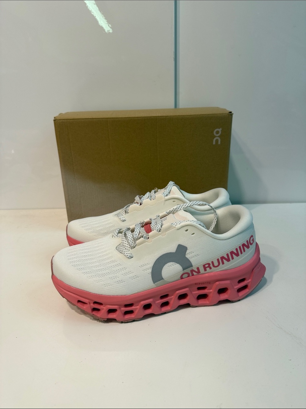 New onclouds On Running cloudmonster 3 White Pink women’s athletic shoes sz 10